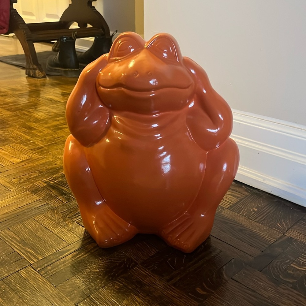 Frog “hear no evil”